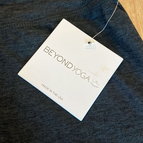 Beyond Yoga • Lounge around feather weight midi jogger - Picture 4 of 8